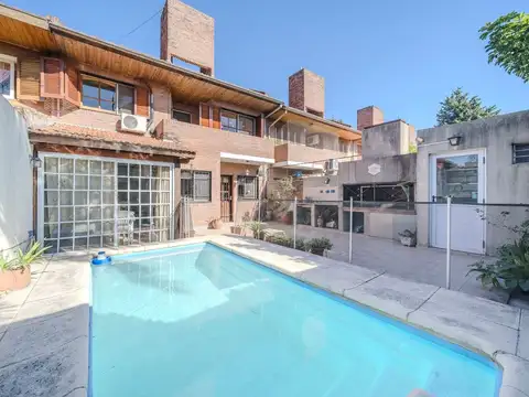 CASA 4 AMBIENTES CON PISCINA - BARRIO MURIALDO