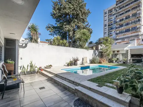Casa en Venta con 3 cocheras