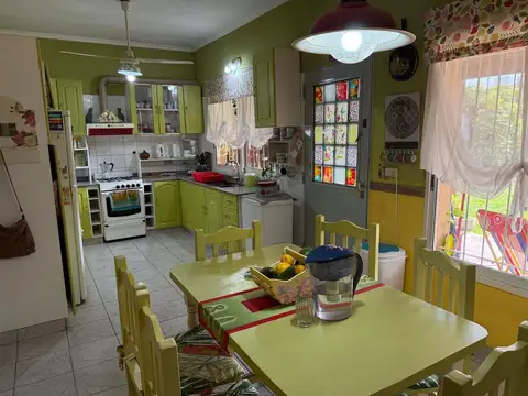 Casa 5 ambientes con 3 baños