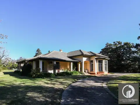 Casa Venta 5 dormitorios - Terreno 2100  m2 - Cubiertos 364 m2