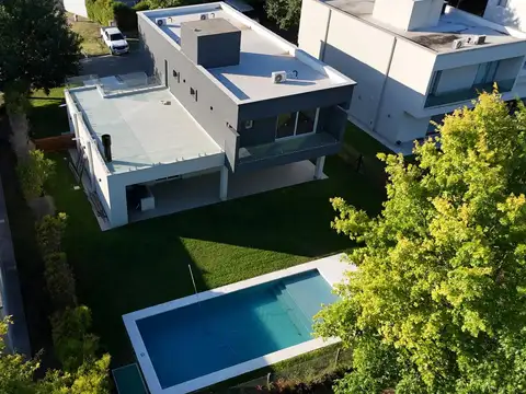 Casa 4 ambientes a estrenar! con piscina en VENTA