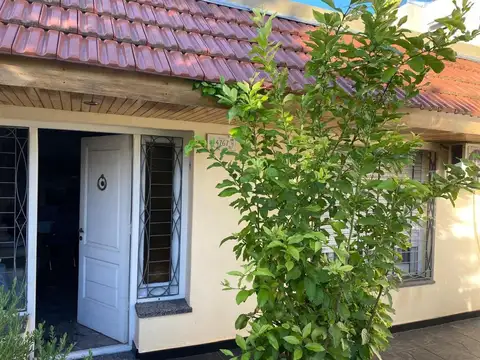 CASA 3 AMBIENTES CON ENTRADA DE COCHE, PATIO Y LAVADERO