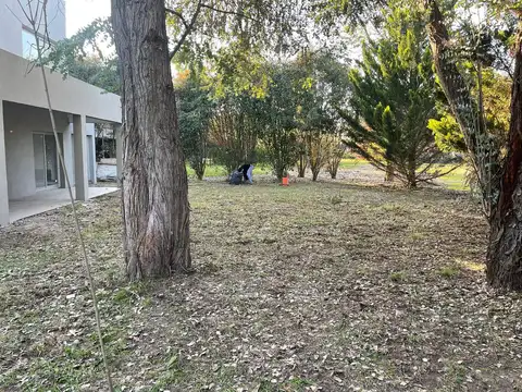 Casa 8 ambientes con 3 baños