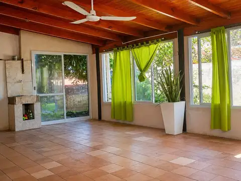 Vendo Casa a metros de la Costanera de Esquina