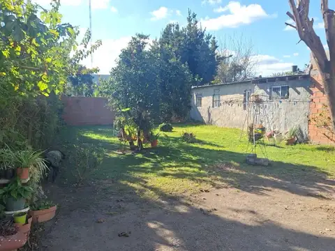 VENTA CASA AL FRENTE CON GRAN JARDIN EN VILLA GOBERNADOR GALVEZ