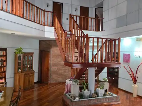Casa 6 ambientes con 4 baños