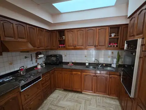 Impecable chalet 6 ambientes con detalles de categoría en Zona Agustiniano