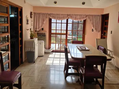 Casa en Venta con 3 cocheras