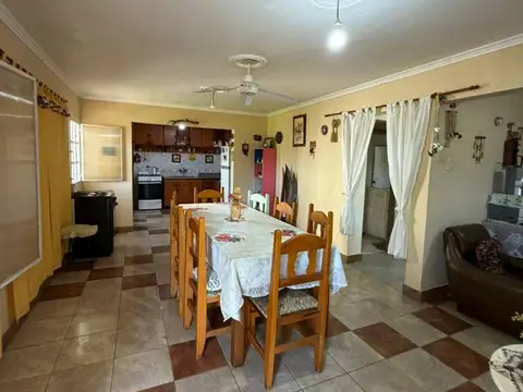 Casa 8 ambientes con 1 baño