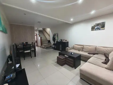 DUPLEX EN VENTA, 4 AMBIENTES CON PATIO ZONA SAN JOSE