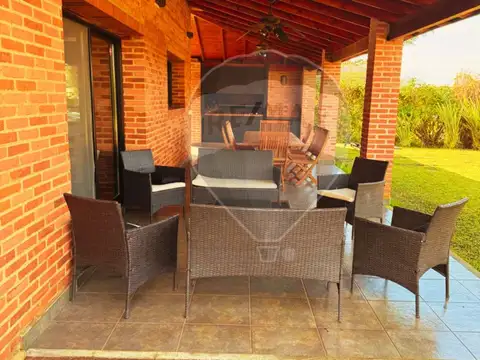 Casa en Venta con 3 cocheras