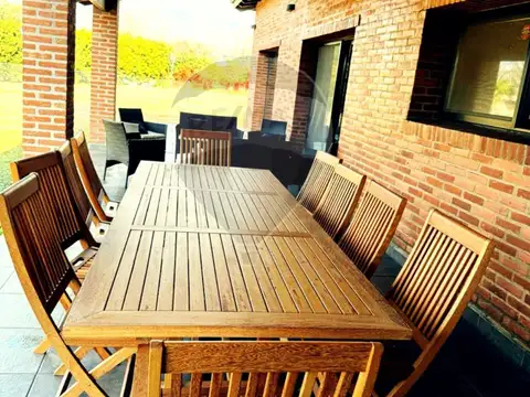 Casa 5 ambientes con 4 baños