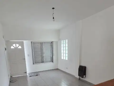 DEPARTAMENTO DE 2 AMBIENTES EN PLANTA BAJA CON PATIO EN BARRIO CANGURO EN ALQUILER. SAN ANDRES