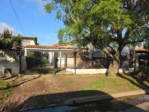 “Casa 4 amb sobre lote propio con cochera y gran fondo