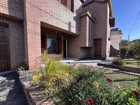 ¡Venta! Casa en Altos De Villa Cabrera - 3 dormitorios ¡Excelente ubicación!