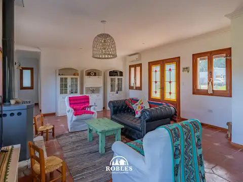 Casa 4 ambientes con 2 baños