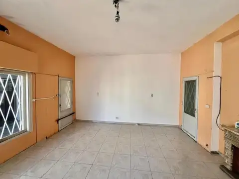 Casa en lote propio de 3amb c/garaje y patio con parrilla