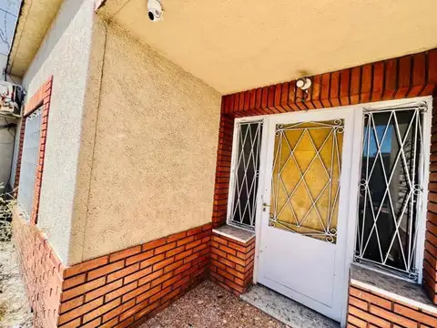 Casa en lote propio de 3amb c/garaje y patio con parrilla