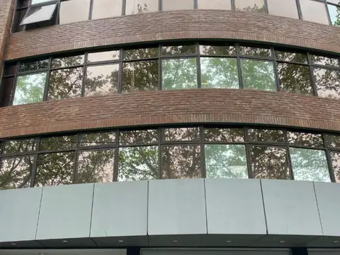Excelente oficina centro de San Isidro 50 m2 con Cochera