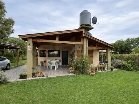 VENTA CASA 3 AMBIENTES CON GRAN PARQUE BARRIO SANTA ISABEL