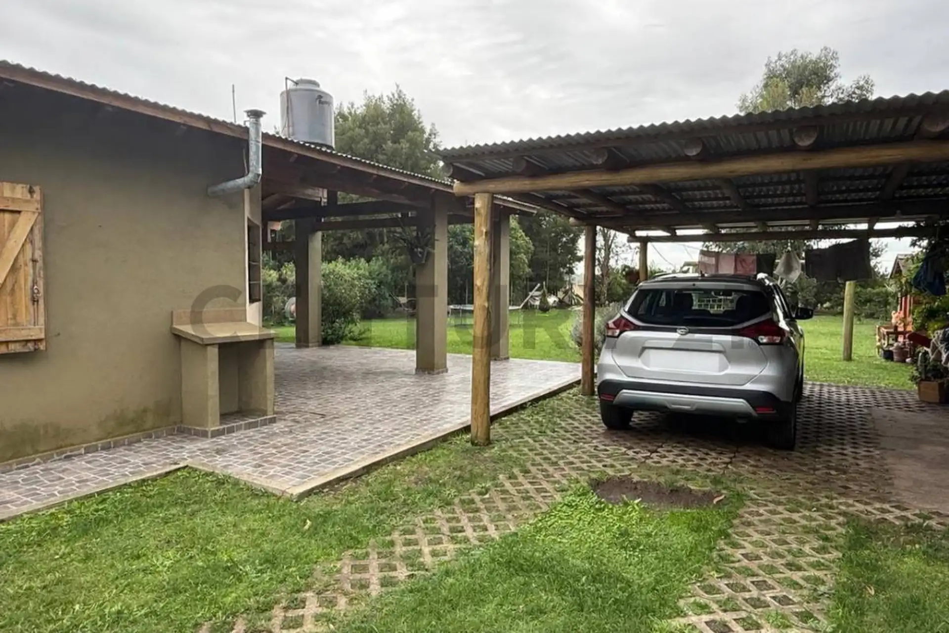 VENTA CASA 3 AMBIENTES CON GRAN PARQUE BARRIO SANTA ISABEL