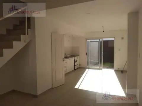 Duplex 138 e 58 y 59 Los Hornos , La Plata