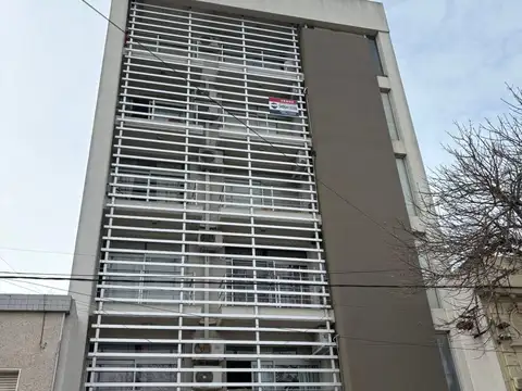 VENTA COCHERA - ZONA CENTRO.-