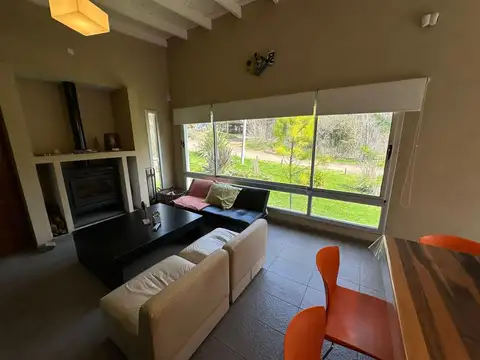 Casa 3 ambientes con 2 baños