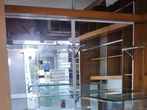 Alquiler Local comercial en galeria Delondon