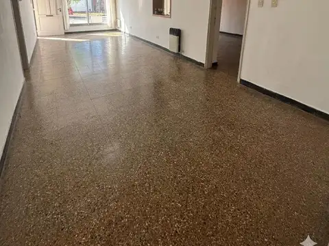 Casa 9 ambientes con 2 baños