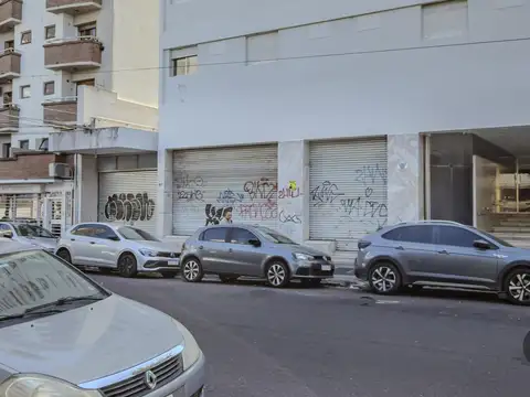 Calle 45  entre 4 y 5 al 400 La Plata