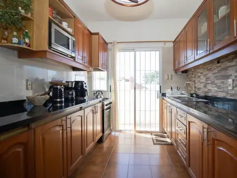 Casa 4 ambientes con 3 baños