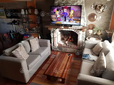 Casa 4 ambientes con 2 baños