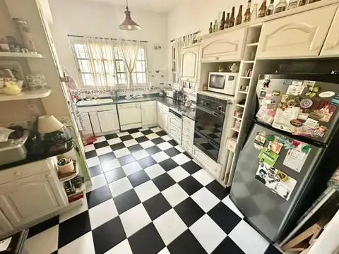 Chalet 4 ambientes en muy buen estado y ubicación.