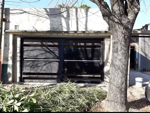 Casa a refacionar o demoler  - City Bell