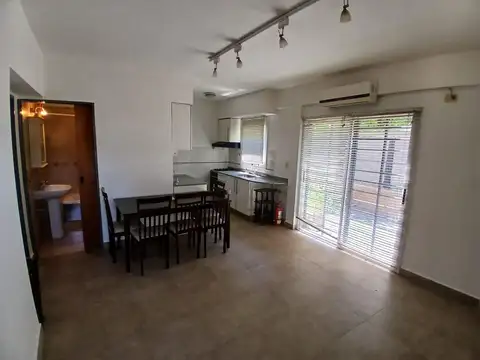 Depto Tipo Casa en Alquiler con 1 cocheras