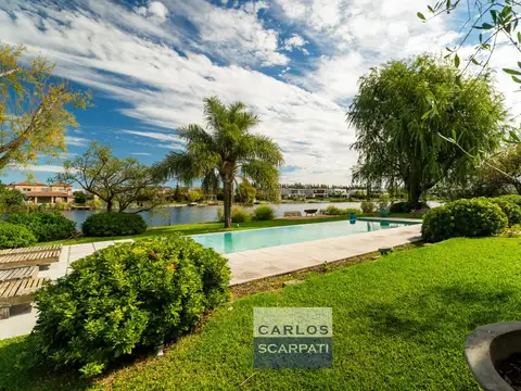 Venta de Casa a la Laguna, en Barrio Cerrado Barbarita