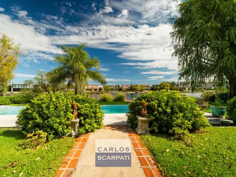 Casa en Venta con 5 cocheras