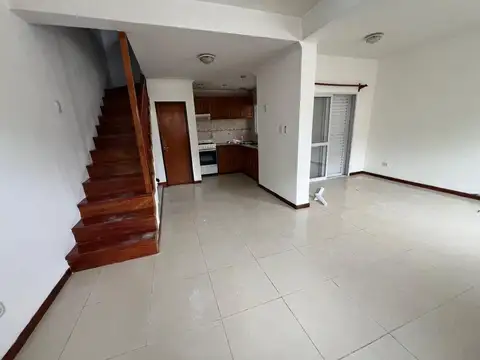 Casa en Alquiler con 1 cochera