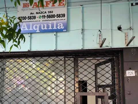 Local especial para KIOSKO - Excelente ubicación ! Frente a parada de colectivos - Accesible ! Consultanos !!!