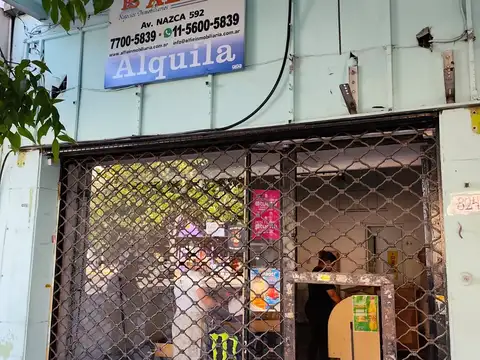 Local especial para KIOSKO - Excelente ubicación ! Frente a parada de colectivos - Accesible ! Consultanos !!!