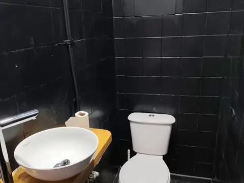 Local especial para KIOSKO - Excelente ubicación ! Frente a parada de colectivos - Accesible ! Consultanos  