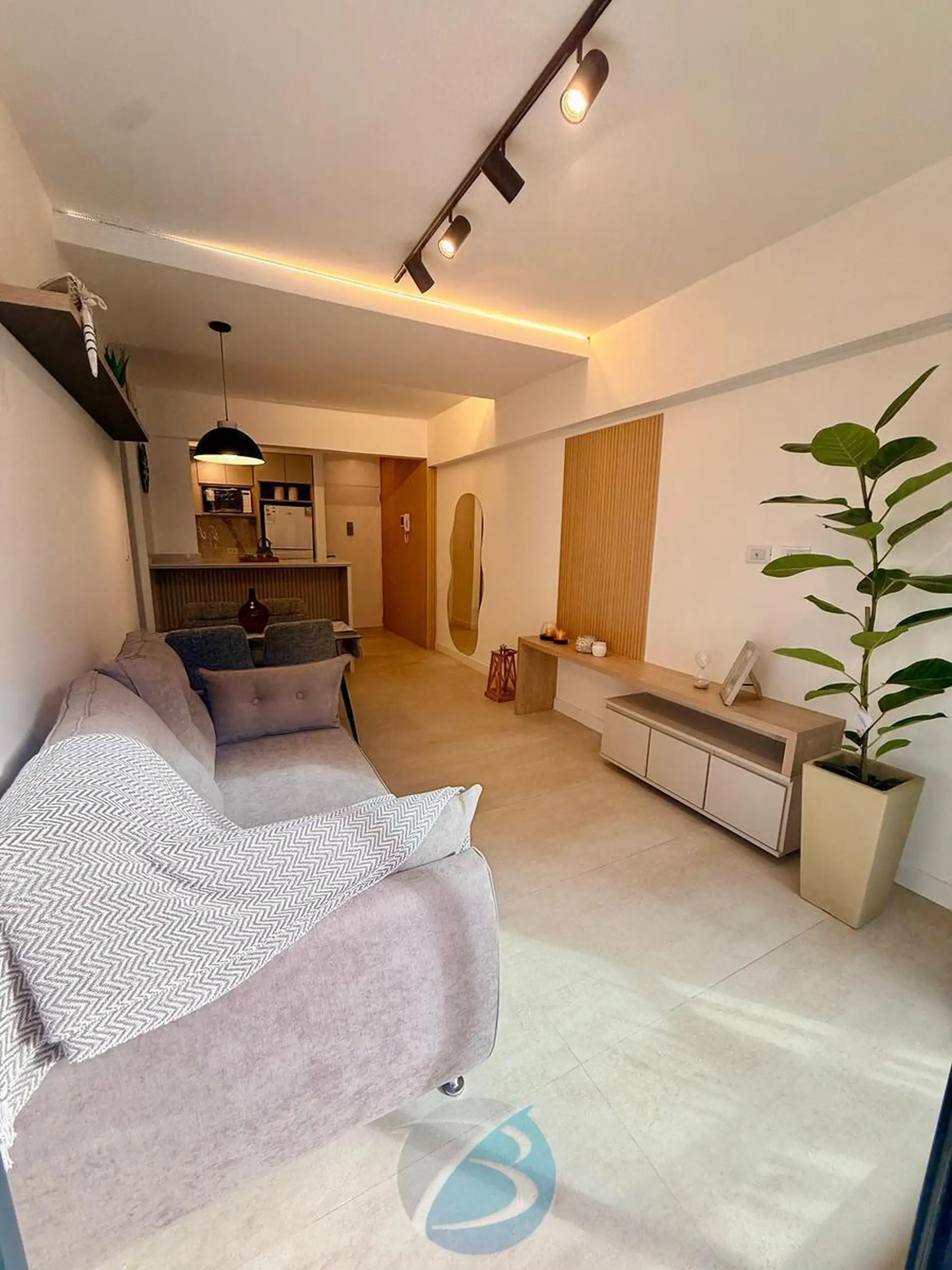 2 ambientes con balcón saliente