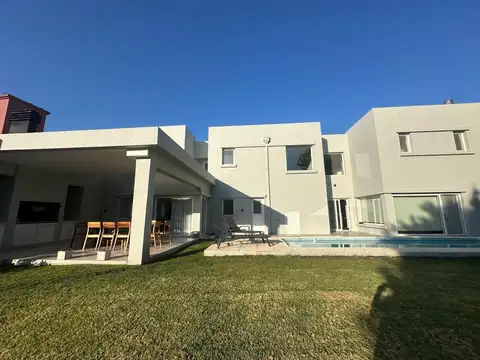 Venta Casa 4 ambientes en Arenas del Sur