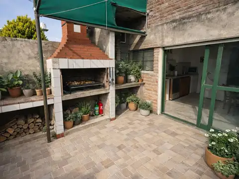 VENTA CASA 4 AMB LOCAL JARDIN ITUZAINGO