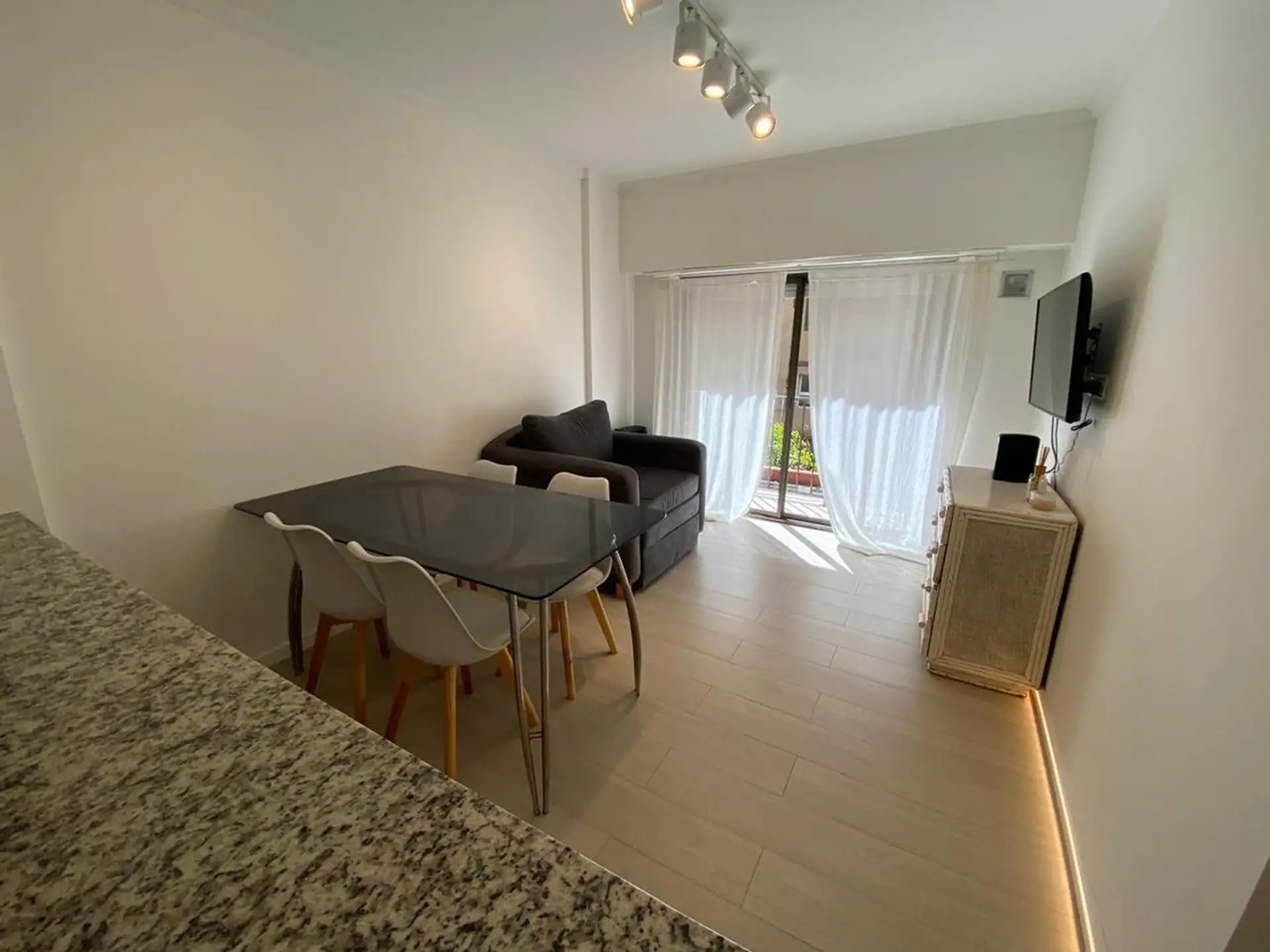 Venta Depto 2 amb c/balcon Reciclado en Pza Colon