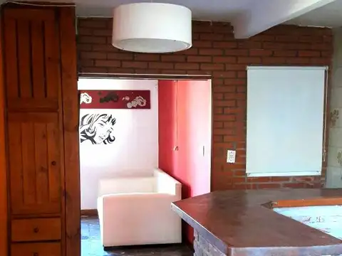 RE TASADA  CASA EN EXCELENTE UBICACION! CON QUINCHO Y TERRAZA 