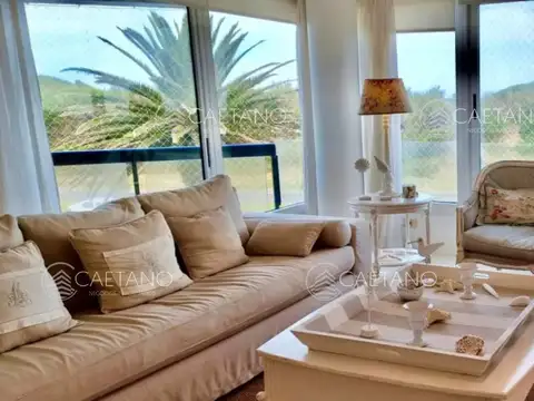 Departamento en venta en Arenas Blancas con vista al mar.