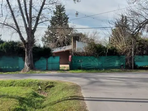 Venta Terreno / Casa en venta a reciclar en Funes  Zona 1