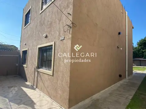 Depto Tipo Casa en Alquiler en Berazategui, $ 420.000